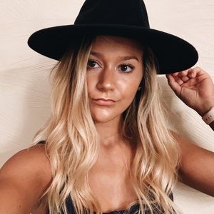 Meet your Posher, Dominique